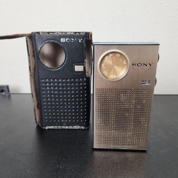 SONY TR-1811 Transistor Radio With Case - Tested and Working - Picture 1 of 8